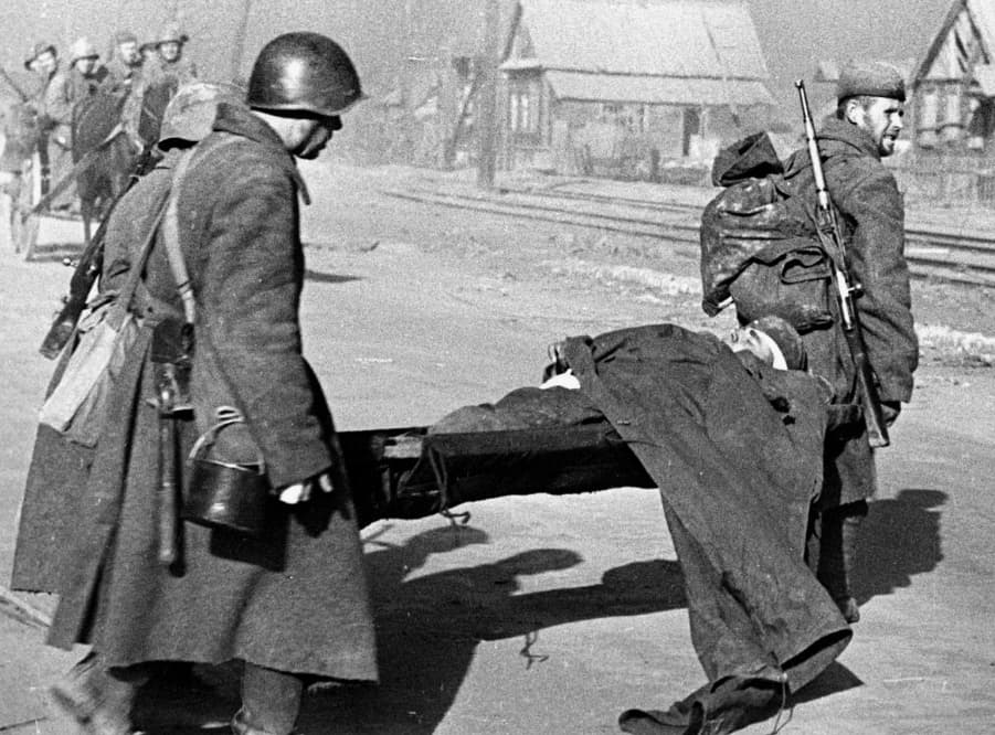 Санитары и носильщики раненых — иллюстрация 1